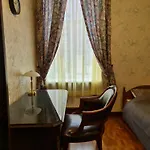 Elegant Classic In The Heart Of Old Town *