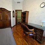 Elegant Classic In The Heart Of Old Town *