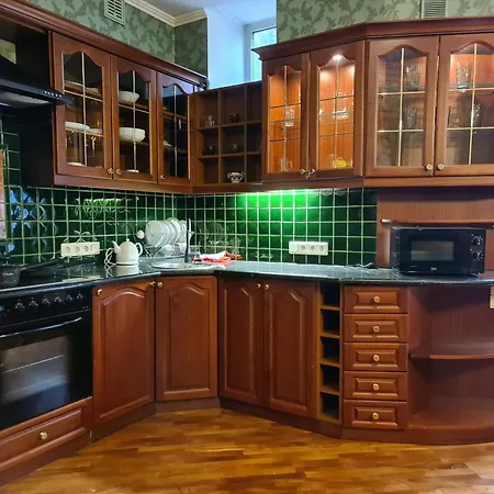 Elegant Classic In The Heart Of Old Town *