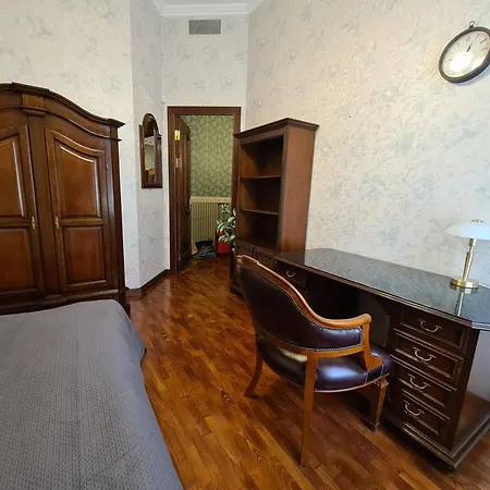 Elegant Classic In The Heart Of Old Town *