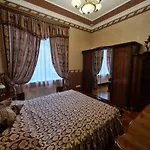 Elegant Classic In The Heart Of Old Town